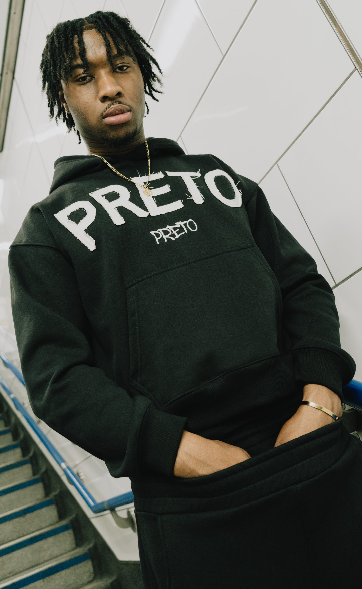 PRETO HOODIE - BLACK