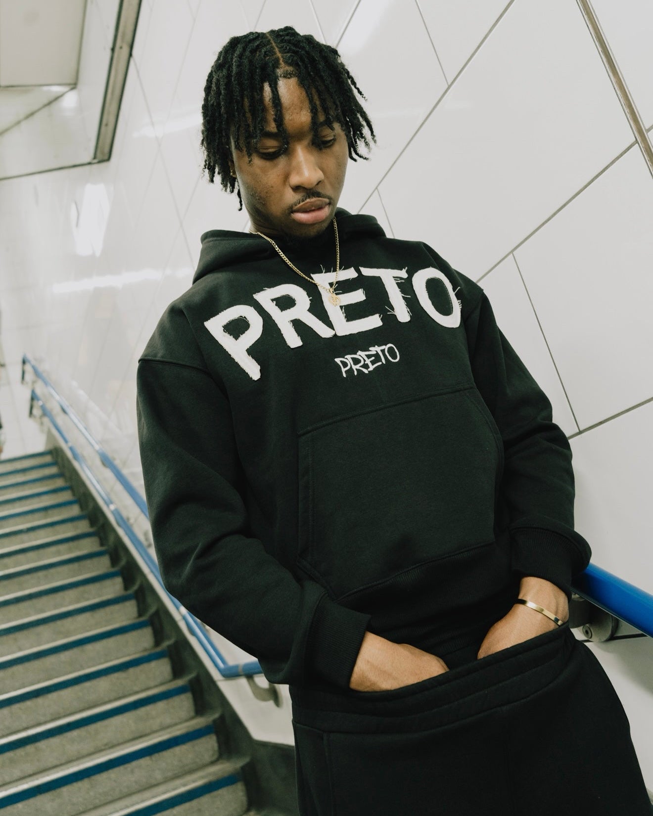 PRETO HOODIE - BLACK