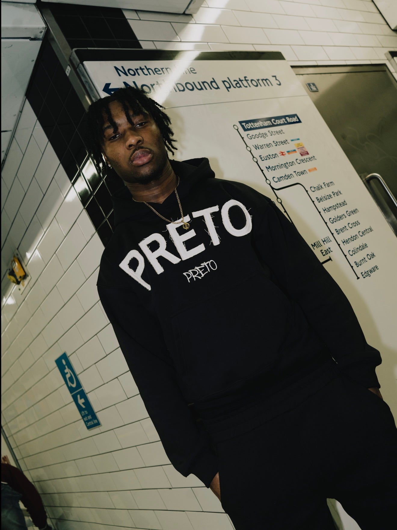 PRETO HOODIE - BLACK